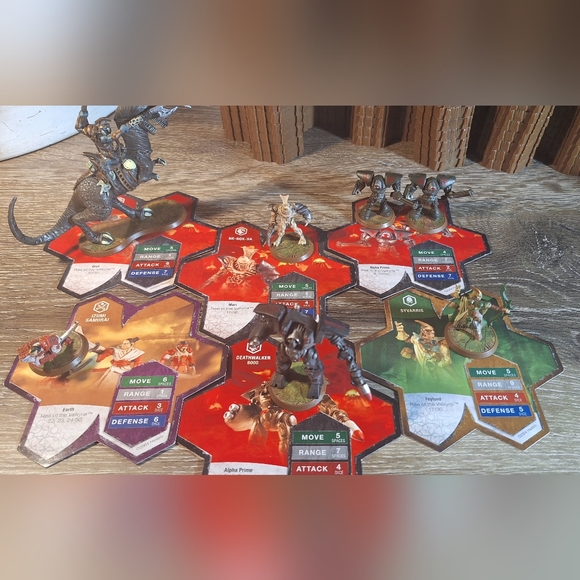 Heroscape Lot: 33 Figures & Cards + 335 Terrain Tiles, Dice, & Accessories - Picture 7 of 11